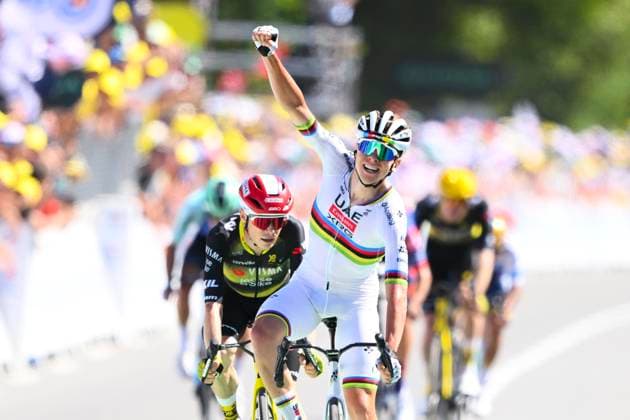 Tour de France 2025 Stage 7 MUR-DE-BRETAGNE GUERLEDAN, FRANCE - JULY 11 : Vingegaard Jonas (DEN) of Team Visma - Lease a Bike, Pogacar Tadej (SLO) of UAE Team Emirates - XRG during stage 7 of the 112th edition of Tour de France an UCI World Tour 2.UWT cycling road race stage for Men Elite of 194 km with start in Saint-Malo and finish in Mur-de-Bretagne Guerledan on July 11, 2025 in Mur-de-Bretagne Guerledan, France, 11 07 2025 ( Motordriver Kenny Verfaillie - Mur-de-Bretagne Guerledan France  Copyright: xVincentxKalutx