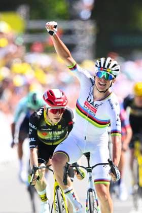 Tour de France 2025 Stage 7 MUR-DE-BRETAGNE GUERLEDAN, FRANCE - JULY 11 : Vingegaard Jonas (DEN) of Team Visma - Lease a Bike, Pogacar Tadej (SLO) of UAE Team Emirates - XRG during stage 7 of the 112th edition of Tour de France an UCI World Tour 2.UWT cycling road race stage for Men Elite of 194 km with start in Saint-Malo and finish in Mur-de-Bretagne Guerledan on July 11, 2025 in Mur-de-Bretagne Guerledan, France, 11 07 2025 ( Motordriver Kenny Verfaillie - Mur-de-Bretagne Guerledan France  Copyright: xVincentxKalutx