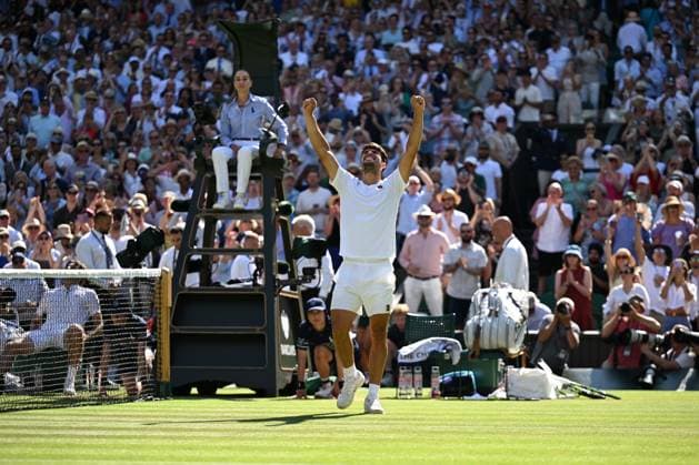 (250712) -- LONDON, July 12, 2025 -- Carlos Alcaraz celebrates winning the men s singles semifinal match between Carlos Alcaraz of Spain and Taylor Fritz of the United States at the Wimbledon Tennis Championships in London, Britain, July 11, 2025. ) (SP)BRITAIN-LONDON-TENNIS-WIMBLEDON-MEN S SINGLES ZhaoxDingzhe 