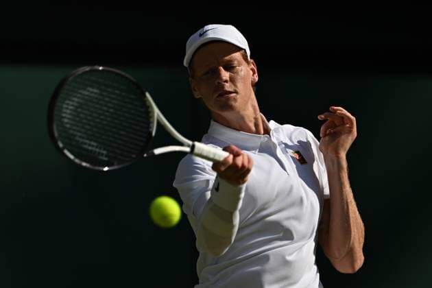 (250712) -- LONDON, July 12, 2025 -- Jannik Sinner hits a return during the men s singles semifinal match between Jannik Sinner of Italy and Novak Djokovic of Serbia at the Wimbledon Tennis Championships in London, Britain, July 11, 2025. ) (SP)BRITAIN-LONDON-TENNIS-WIMBLEDON-MEN S SINGLES ZhaoxDingzhe 
