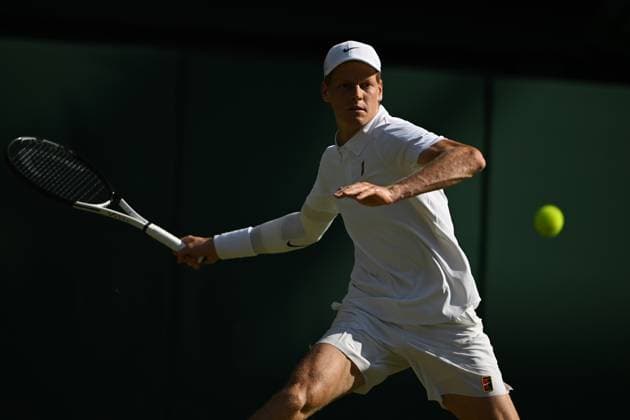 (250712) -- LONDON, July 12, 2025 -- Jannik Sinner hits a return during the men s singles semifinal match between Jannik Sinner of Italy and Novak Djokovic of Serbia at the Wimbledon Tennis Championships in London, Britain, July 11, 2025. ) (SP)BRITAIN-LONDON-TENNIS-WIMBLEDON-MEN S SINGLES ZhaoxDingzhe 