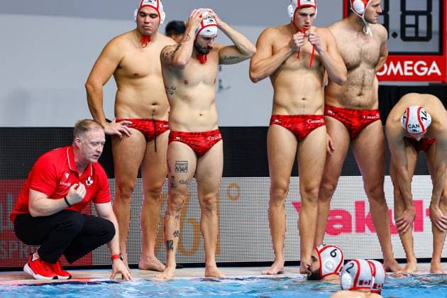 headcoach Pat Oaten of Canada, David Lapins of Canada, Ali Oussadou of Canada Canada v United States, Water polo, Wasserball Singapore 2025 World Aquatics Championships, OCBC Aquatic Centre, July 12, 2025, Singapore, Singapore.