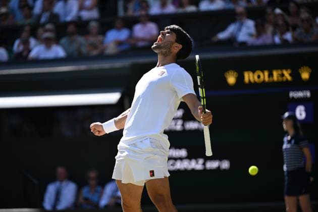 (250712) -- LONDON, July 12, 2025 -- Carlos Alcaraz celebrates winning the men s singles semifinal match between Carlos Alcaraz of Spain and Taylor Fritz of the United States at the Wimbledon Tennis Championships in London, Britain, July 11, 2025. ) (SP)BRITAIN-LONDON-TENNIS-WIMBLEDON-MEN S SINGLES ZhaoxDingzhe 