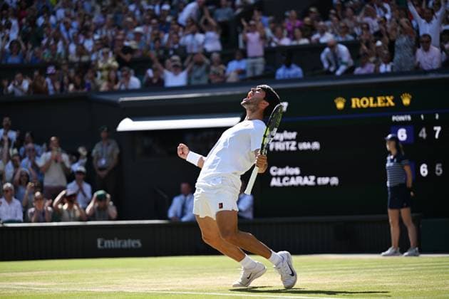 (250712) -- LONDON, July 12, 2025 -- Carlos Alcaraz celebrates winning the men s singles semifinal match between Carlos Alcaraz of Spain and Taylor Fritz of the United States at the Wimbledon Tennis Championships in London, Britain, July 11, 2025. ) (SP)BRITAIN-LONDON-TENNIS-WIMBLEDON-MEN S SINGLES ZhaoxDingzhe 