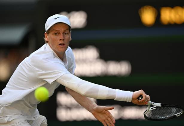 (250712) -- LONDON, July 12, 2025 -- Jannik Sinner hits a return during the men s singles semifinal match between Jannik Sinner of Italy and Novak Djokovic of Serbia at the Wimbledon Tennis Championships in London, Britain, July 11, 2025. ) (SP)BRITAIN-LONDON-TENNIS-WIMBLEDON-MEN S SINGLES ZhaoxDingzhe 