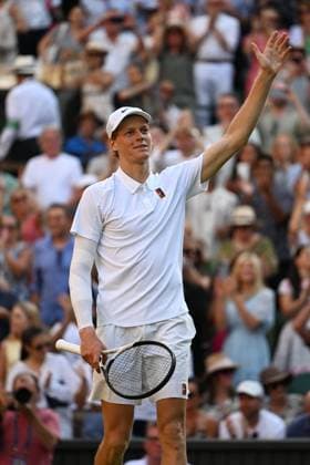 (250712) -- LONDON, July 12, 2025 -- Jannik Sinner celebrates winning the men s singles semifinal match between Jannik Sinner of Italy and Novak Djokovic of Serbia at the Wimbledon Tennis Championships in London, Britain, July 11, 2025. ) (SP)BRITAIN-LONDON-TENNIS-WIMBLEDON-MEN S SINGLES ZhaoxDingzhe 