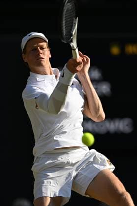 (250712) -- LONDON, July 12, 2025 -- Jannik Sinner hits a return during the men s singles semifinal match between Jannik Sinner of Italy and Novak Djokovic of Serbia at the Wimbledon Tennis Championships in London, Britain, July 11, 2025. ) (SP)BRITAIN-LONDON-TENNIS-WIMBLEDON-MEN S SINGLES ZhaoxDingzhe 