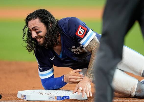 July 11, 2025: Kansas City Royals Designated Hitter Jonathan India (6) grimaces in pain after having his hand cleated diving back to 3rd base against the Mets at Kauffman Stadium Kansas City, Missouri. CSM. Kansas City United States - ZUMAc04_ 20250711_zma_c04_073 Copyright: xJonxRobichaudx