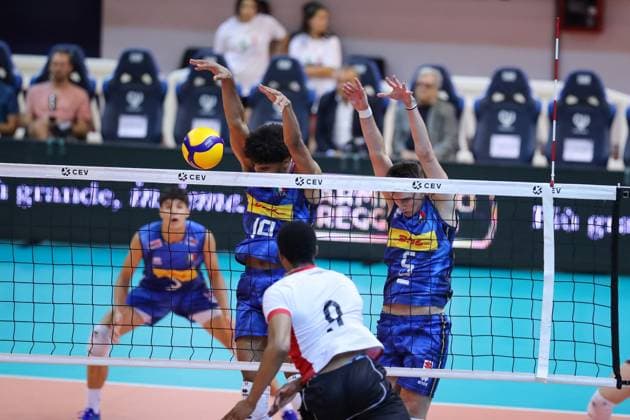 Italy block during Men s U22 European Championship, EM, Europameisterschaft Qualification Tournament - Italy vs England, Events in Cisterna Latina, Italy, July 11 2025  Copyright: xLuigixMariani IPAxSportx xipa-agency.netx xx IPA_60289667 IPA_Agency_IPA60289667