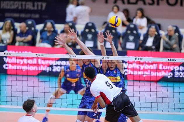 VOLLEY - Evento - Men s U22 European Championship, EM, Europameisterschaft Qualification Tournament - Italy vs England Italy block during Men s U22 European Championship Qualification Tournament - Italy vs England, Events in Cisterna Latina, Italy, July 11 2025 Cisterna Latina Italy  Copyright: xIPAxSport ABACAx