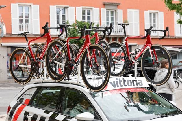 CYCLING - Tour of Austria 2025 INNSBRUCK,AUSTRIA,12.JUL.25 - CYCLING - Tour of Austria, stage 3, Innsbruck - Kuehtai. Image shows a car with bicycles on top.  GEPAxpictures xMichaelxKristen