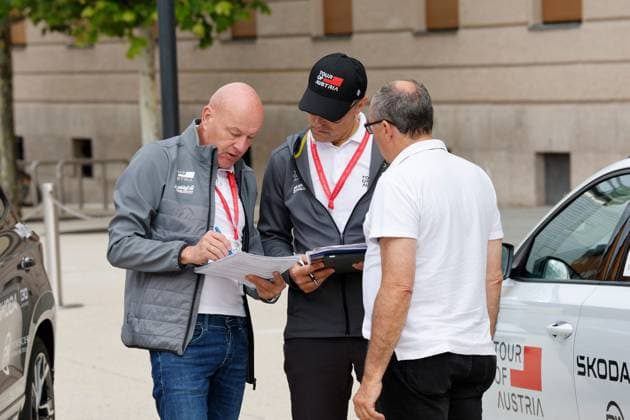 CYCLING - Tour of Austria 2025 INNSBRUCK,AUSTRIA,12.JUL.25 - CYCLING - Tour of Austria, stage 3, Innsbruck - Kuehtai. Image shows officials Tour of Austria.  GEPAxpictures xMichaelxKristen
