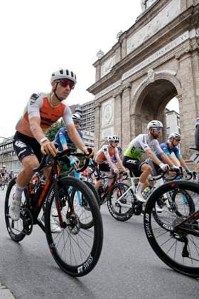 CYCLING - Tour of Austria 2025 INNSBRUCK,AUSTRIA,12.JUL.25 - CYCLING - Tour of Austria, stage 3, Innsbruck - Kuehtai. Image shows the peloton.  GEPAxpictures xMichaelxKristen