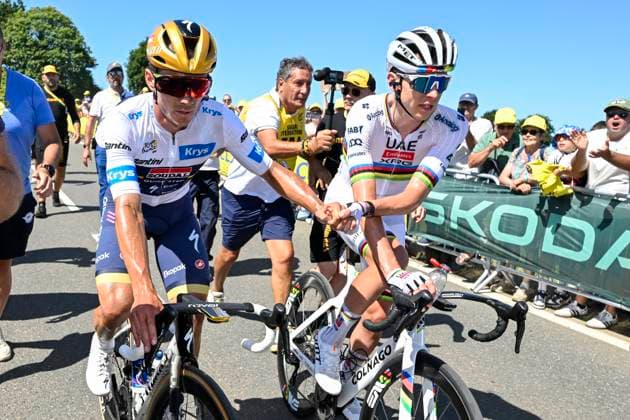 Tour de France 2025 Stage 7 MUR-DE-BRETAGNE GUERLEDAN, FRANCE - JULY 11 : Evenepoel Remco (BEL) of Soudal - Quick Step and Pogacar Tadej (SLO) of UAE Team Emirates - XRG before the start of the race during stage 7 of the 112th edition of Tour de France an UCI World Tour 2.UWT cycling road race stage for Men Elite of 194 km with start in Saint-Malo and finish in Mur-de-Bretagne Guerledan on July 11, 2025 in Mur-de-Bretagne Guerledan, France, 11 07 2025 ( Motordriver Kenny Verfaillie - Mur-de-Bretagne Guerledan France  Copyright: xJanxDexMeuleneirx