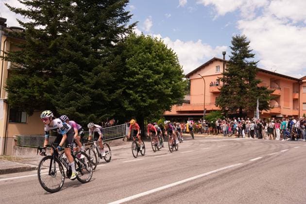 The riding pack during the 7th stage of the Giro d™Italia Women, from Fermignano to Monte Nerone, Italy Saturday, July 12, 2025. - cycling .  Copyright: xMassimoxPaolone LaPressex
