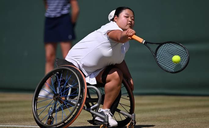 (250712) -- LONDON, July 12, 2025 -- Wang Ziying hits a return during the women s wheelchair singles final between Wang Ziying of China and Kamiji Yui of Japan at the Wimbledon Tennis Championships in London, Britain, July 12, 2025. ) (SP)BRITAIN-LONDON-WHEELCHAIR TENNIS-WIMBLEDON-WOMEN S SINGLES-FINAL LixYing 