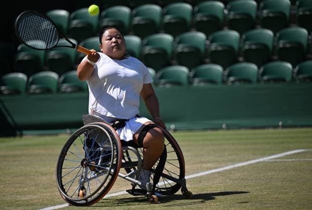 (250712) -- LONDON, July 12, 2025 -- Wang Ziying hits a return during the women s wheelchair singles final between Wang Ziying of China and Kamiji Yui of Japan at the Wimbledon Tennis Championships in London, Britain, July 12, 2025. ) (SP)BRITAIN-LONDON-WHEELCHAIR TENNIS-WIMBLEDON-WOMEN S SINGLES-FINAL LixYing 