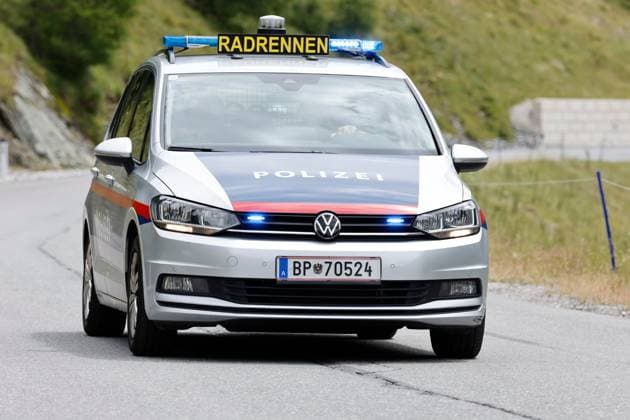 CYCLING - Tour of Austria 2025 KUEHTAI,AUSTRIA,12.JUL.25 - CYCLING - Tour of Austria, stage 3, Innsbruck - Kuehtai. Image shows a police car.  GEPAxpictures xMichaelxKristen