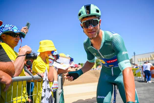 Tour de France 2025 Stage 8 LAVAL ESPACE MAYENNE, FRANCE - JULY 12 : Milan Jonathan (BEL) of Lidl - Trek with fans before the start of the race during stage 8 of the 112th edition of Tour de France an UCI World Tour 2.UWT cycling road race stage for Men Elite of 174 km with start in Saint-Meen-le-Grand and finish in Laval Espace Mayenne on July 12, 2025 in Laval Espace Mayenne, France, 12 07 2025 ( Motordriver Kenny Verfaillie - Laval Espace Mayenne France  Copyright: xVincentxKalutx
