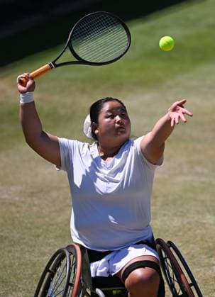 (250712) -- LONDON, July 12, 2025 -- Wang Ziying serves during the women s wheelchair singles final between Wang Ziying of China and Kamiji Yui of Japan at the Wimbledon Tennis Championships in London, Britain, July 12, 2025. ) (SP)BRITAIN-LONDON-WHEELCHAIR TENNIS-WIMBLEDON-WOMEN S SINGLES-FINAL LixYing 
