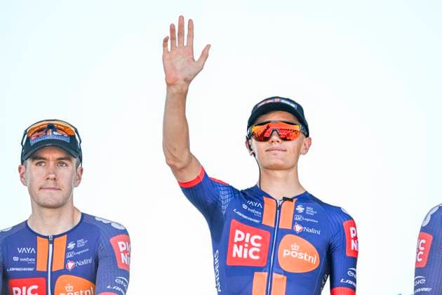 Tour de France 2025 Stage 8 LAVAL ESPACE MAYENNE, FRANCE - JULY 12 : Onley Oscar (GBR) of Team Picnic PostNL on stage before the start of the race during stage 8 of the 112th edition of Tour de France an UCI World Tour 2.UWT cycling road race stage for Men Elite of 174 km with start in Saint-Meen-le-Grand and finish in Laval Espace Mayenne on July 12, 2025 in Laval Espace Mayenne, France, 12 07 2025 ( Motordriver Kenny Verfaillie - Laval Espace Mayenne France  Copyright: xJanxDexMeuleneirx