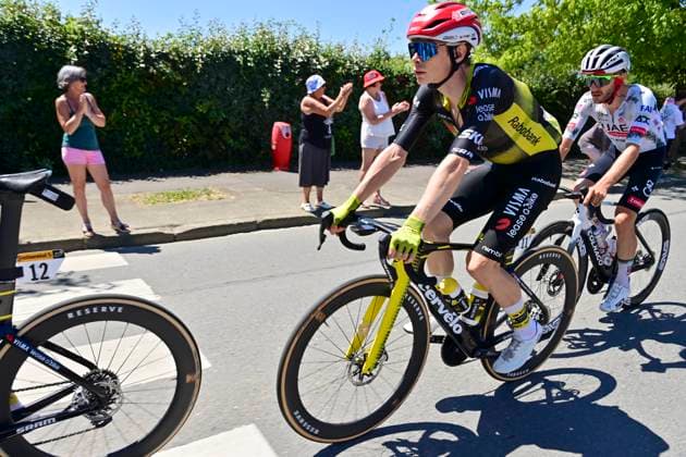 Tour de France 2025 Stage 8 LAVAL ESPACE MAYENNE, FRANCE - JULY 12 : Vingegaard Jonas (DEN) of Team Visma - Lease a Bike in action during stage 8 of the 112th edition of Tour de France an UCI World Tour 2.UWT cycling road race stage for Men Elite of 174 km with start in Saint-Meen-le-Grand and finish in Laval Espace Mayenne on July 12, 2025 in Laval Espace Mayenne, France, 12 07 2025 ( Motordriver Kenny Verfaillie - Laval Espace Mayenne France  Copyright: xPetexGodingx
