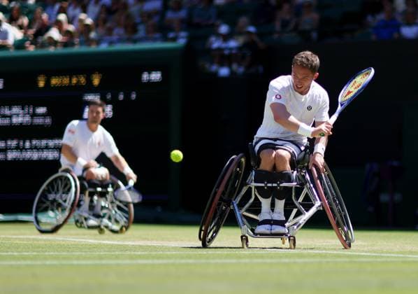 Wimbledon Championships 2025 AELTC, Day Thirteen, London, UK - 12 07 2025 Alfie Hewett (GBR) partnered with Gordon Reid (GBR) in action during the Mens Wheelchair DoublesFinal against Martin De La Puente (ESP) and Ruben Spaargaren (NED) in the 2025 Wimbledon Championships London Wimbledon London GBR, UK NEWSPAPERS OUT Copyright: xMarkxGreenwoodx