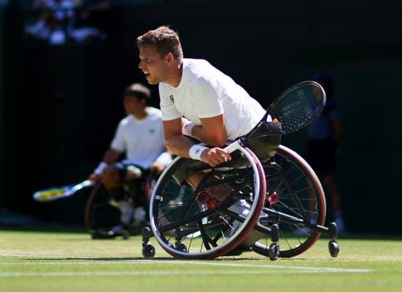Wimbledon Championships 2025 AELTC, Day Thirteen, London, UK - 12 07 2025 Ruben Spaargaren (NED) partnered with Martin De La Puente (ESP) in action during the Mens Wheelchair Doubles Final against Alfie Hewett (GBR) and Gordon Reid (GBR) in the 2025 Wimbledon Championships London Wimbledon London GBR, UK NEWSPAPERS OUT Copyright: xMarkxGreenwoodx