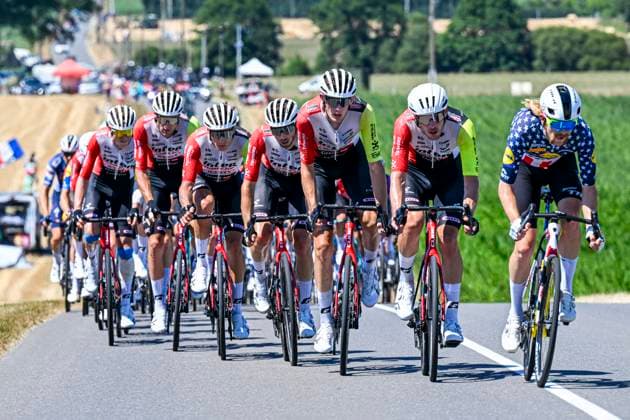 Tour de France 2025 Stage 8 LAVAL ESPACE MAYENNE, FRANCE - JULY 12 : Quinn Sean (USA) of EF Education - EasyPost leading the peloton, Team Intermarche - Wanty during stage 8 of the 112th edition of Tour de France an UCI World Tour 2.UWT cycling road race stage for Men Elite of 174 km with start in Saint-Meen-le-Grand and finish in Laval Espace Mayenne on July 12, 2025 in Laval Espace Mayenne, France, 12 07 2025 ( Motordriver Kenny Verfaillie - Laval Espace Mayenne France  Copyright: xPetexGodingx