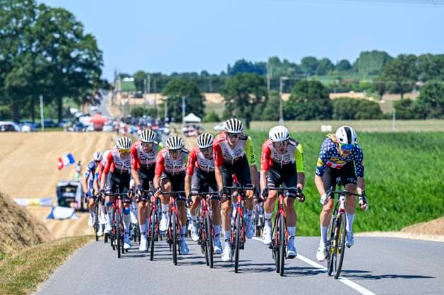 Tour de France 2025 Stage 8 LAVAL ESPACE MAYENNE, FRANCE - JULY 12 : Quinn Sean (USA) of EF Education - EasyPost leading the peloton, Team Intermarche - Wanty during stage 8 of the 112th edition of Tour de France an UCI World Tour 2.UWT cycling road race stage for Men Elite of 174 km with start in Saint-Meen-le-Grand and finish in Laval Espace Mayenne on July 12, 2025 in Laval Espace Mayenne, France, 12 07 2025 ( Motordriver Kenny Verfaillie - Laval Espace Mayenne France  Copyright: xPetexGodingx