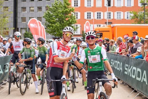 12 07 2025, Kühtai, AUT, Tour of Austria 2025, Stage 4 from Innsbruck to Kühtai 117.1 km , in the picture f l Felix Grossschartner AUT, UAE TEAM EMIRATES XRG , Isaac Del Toro Romero MEX, UAE TEAM EMIRATES XRG f l Felix Grossschartner AUT, UAE TEAM EMIRATES XRG , Isaac Del Toro Romero MEX, UAE TEAM EMIRATES XRG before the start of the stage 4 from Innsbruck to Kühtai 117,1 km of the Tour of Austria Kühtai, Austria on 2025 07 12 Expa Kühtai  EP_gro