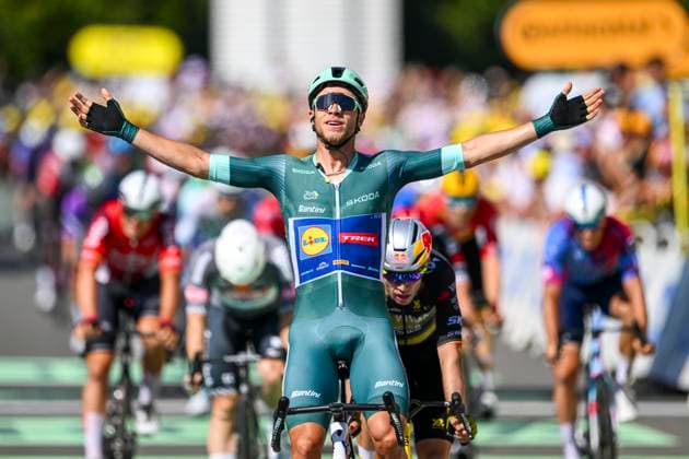 Tour de France 2025 Stage 8 LAVAL ESPACE MAYENNE, FRANCE - JULY 12 : Milan Jonathan (BEL) of Lidl - Trek celebrating his victory during stage 8 of the 112th edition of Tour de France an UCI World Tour 2.UWT cycling road race stage for Men Elite of 174 km with start in Saint-Meen-le-Grand and finish in Laval Espace Mayenne on July 12, 2025 in Laval Espace Mayenne, France, 12 07 2025 ( Motordriver Kenny Verfaillie - Laval Espace Mayenne France  Copyright: xVincentxKalutx