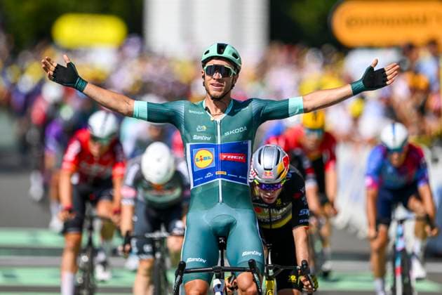 Tour de France 2025 Stage 8 LAVAL ESPACE MAYENNE, FRANCE - JULY 12 : Milan Jonathan (BEL) of Lidl - Trek celebrating his victory, Van Aert Wout (BEL) of Team Visma - Lease a Bike during stage 8 of the 112th edition of Tour de France an UCI World Tour 2.UWT cycling road race stage for Men Elite of 174 km with start in Saint-Meen-le-Grand and finish in Laval Espace Mayenne on July 12, 2025 in Laval Espace Mayenne, France, 12 07 2025 ( Motordriver Kenny Verfaillie - Laval Espace Mayenne France  Copyright: xVincentxKalutx