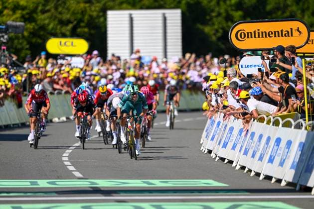 Tour de France 2025 Stage 8 LAVAL ESPACE MAYENNE, FRANCE - JULY 12 : Milan Jonathan (BEL) of Lidl - Trek in the final sprint during stage 8 of the 112th edition of Tour de France an UCI World Tour 2.UWT cycling road race stage for Men Elite of 174 km with start in Saint-Meen-le-Grand and finish in Laval Espace Mayenne on July 12, 2025 in Laval Espace Mayenne, France, 12 07 2025 ( Motordriver Kenny Verfaillie - Laval Espace Mayenne France  Copyright: xVincentxKalutx