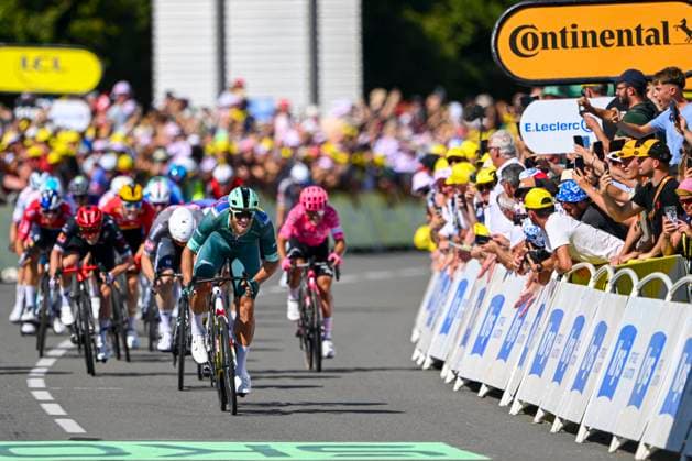 Tour de France 2025 Stage 8 LAVAL ESPACE MAYENNE, FRANCE - JULY 12 : Milan Jonathan (BEL) of Lidl - Trek in the final sprint during stage 8 of the 112th edition of Tour de France an UCI World Tour 2.UWT cycling road race stage for Men Elite of 174 km with start in Saint-Meen-le-Grand and finish in Laval Espace Mayenne on July 12, 2025 in Laval Espace Mayenne, France, 12 07 2025 ( Motordriver Kenny Verfaillie - Laval Espace Mayenne France  Copyright: xVincentxKalutx