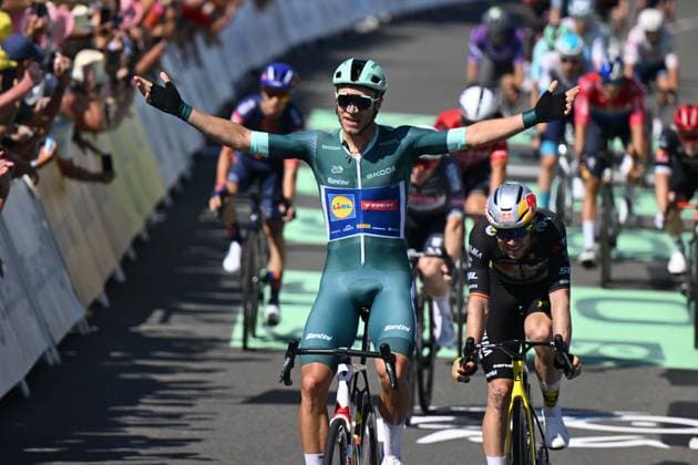12-07-2025 Tour De France; Tappa 08 Saint Meen Le Grand - Laval; 2025, Lidl - Trek; 2025, Visma - Lease A Bike; Milan, Jonathan; Van Aert, Wout; Laval; 