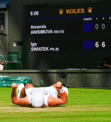 Iga Swiatek celebrates after victory in the Ladies Singles Final Wimbledon Tennis Championships, Day 13, The All England Lawn Tennis and Croquet Club, London, UK - 12 Jul 2025London The All England Lawn Tennis and United Kingdom  Copyright: xJavierxGarcia Shutterstockx 15392293bt