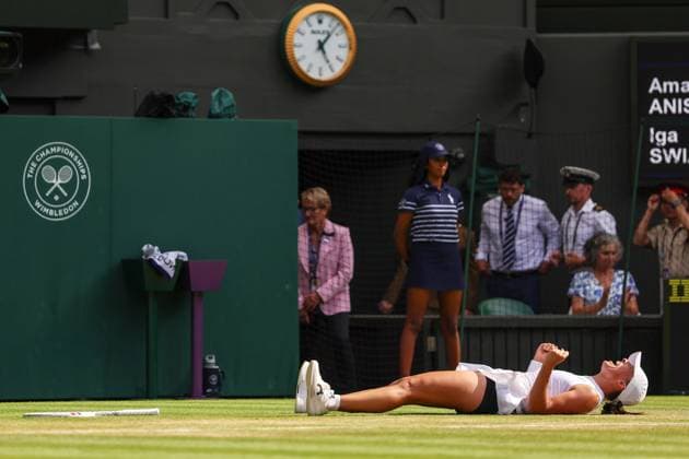 Iga Swiatek celebrates after victory in the Ladies Singles Final Wimbledon Tennis Championships, Day 13, The All England Lawn Tennis and Croquet Club, London, UK - 12 Jul 2025London The All England Lawn Tennis and United Kingdom  Copyright: xEllaxLing Shutterstockx 15392295w