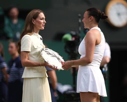 Catherine Duchess of Cambridge with runner-up Amanda Anisimova Wimbledon Tennis Championships, Day 13, The All England Lawn Tennis and Croquet Club, London, UK - 12 Jul 2025London The All England Lawn Tennis and United Kingdom  Copyright: xEllaxLing Shutterstockx 15392295ak