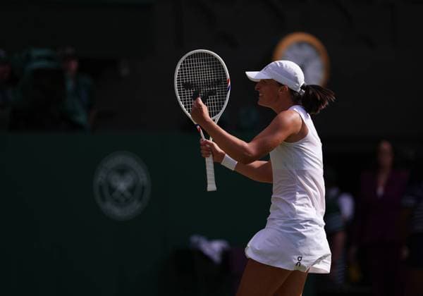Iga Swiatek of Poland celebrates after winning the Ladies Singles Final on day thirteen of The Championships Wimbledon 2025 at All England Lawn Tennis and Croquet Club on July 12, 2025 in London, England.  Copyright: xHiroshixSatox
