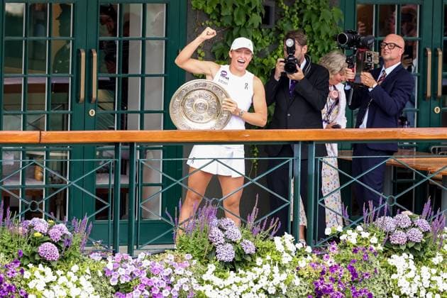 Wimbledon 2025 Iga Swiatek celebrates winning Wimbledon 2025 tennis tournament in London England on 11 July 2025. London England  Copyright: xFotoxOlimpikx originalFilename:jastrzebowski-wimbledo250711_npw6T.jpg