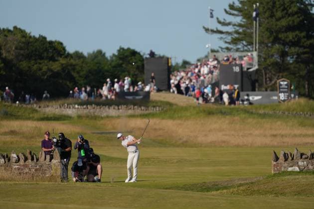 Rory McIlroy (NIR) playshis approach shot to the 18th green during the 3rd Round of the Genesis Scottish Open Golf Championship. Genesis Scottish Open, Day 3, Golf, Renaissance Club, North Berwick, Scotland, UK - 12 Jul 2025North Berwick Scotland United Kingdom EDITORIAL USE ONLY No use with unauthorised audio, video, data, fixture lists, club league logos or live services. Online in-match use limited to 120 images, no video emulation. No use in betting, games or single club league player publications. Copyright: xStuartxWallace Shutterstockx 15393029gg
