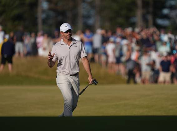 Rory McIlroy (NIR) waves to the crowd as he walks to the 18th green during the 3rd Round of the Genesis Scottish Open Golf Championship. Genesis Scottish Open, Day 3, Golf, Renaissance Club, North Berwick, Scotland, UK - 12 Jul 2025North Berwick Scotland United Kingdom EDITORIAL USE ONLY No use with unauthorised audio, video, data, fixture lists, club league logos or live services. Online in-match use limited to 120 images, no video emulation. No use in betting, games or single club league player publications. Copyright: xStuartxWallace Shutterstockx 15393029gj