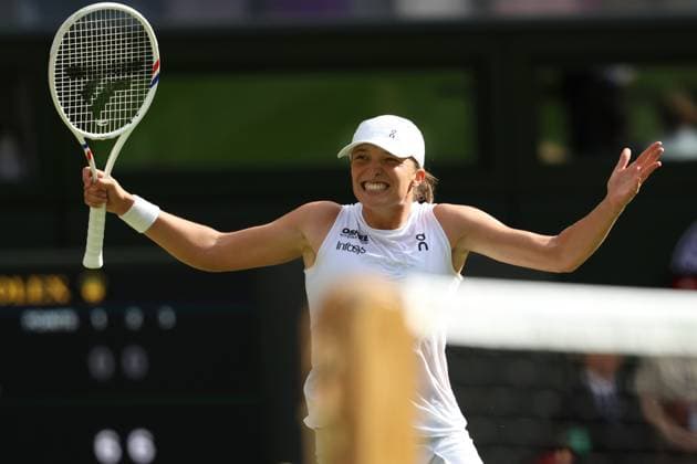 TENIS WIMBLEDON 2025 LONDYN 12072025 N Z IGA SWIATEK SWIETUJE ZWYCIESTWO W FINALE MARCIN CHOLEWINSKI NEWSPIX.PL TENNIS WIMBLEDON 2025 LONDON 12072025 IGA SWIATEK CELEBRATES WINNING OF FINAL NEWSPIX.PL --- newspix.pl 