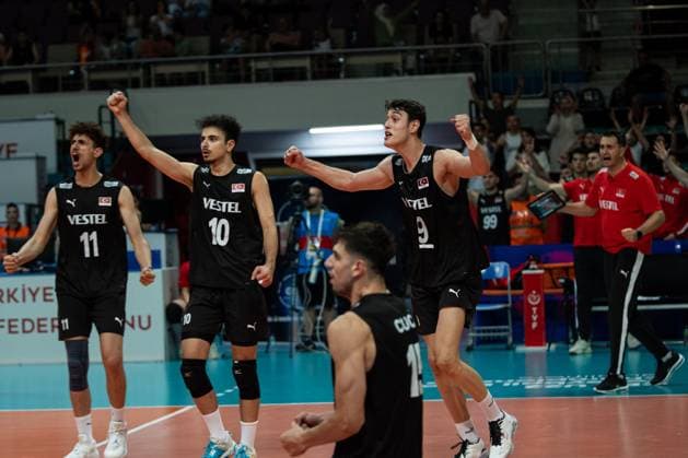 Serbia v Turkiye - European Championship, EM, Europameisterschaft U22 ANKARA, TURKIYE - JULY 12: Players of Turkiye celebrate after a point during the CEV U22 Men’s European Volleyball Championship qualifiers match between Turkiye and Serbia at TVF Ziraat Bank Volleyball Hall in Ankara, Turkiye, on July 12, 2025. Arman Onal Anadolu Ankara Turkey. Editorial use only. Please get in touch for any other usage.  Copyright: x2025xAnadoluxArmanxOnalx