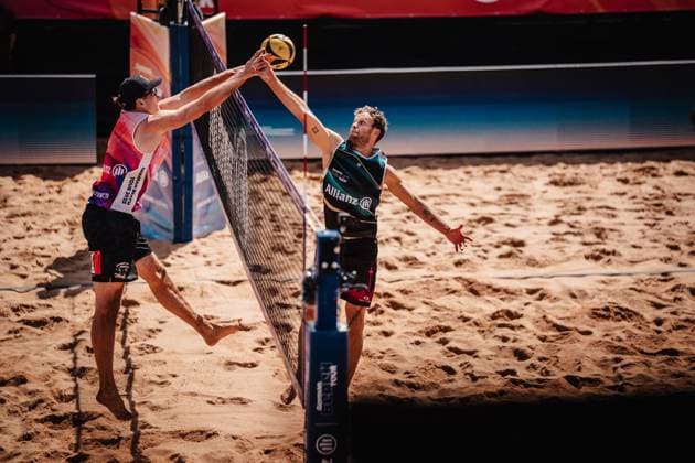 Beach volleyball men Allianz German Beach Tour 2025 Tourstop Munich 12 07 2025 v l Tristan Fröbel blocks Eric Stadie Seeber Munich Central University Sports Munich Bavaria Germany