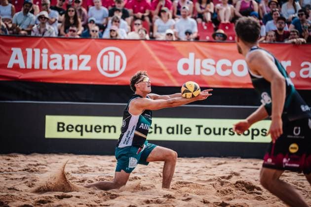 Beach volleyball men Allianz German Beach Tour 2025 Tourstop Munich 12 07 2025 Hennes Nissen plays the ball Munich Central University Sports Munich Bavaria Germany