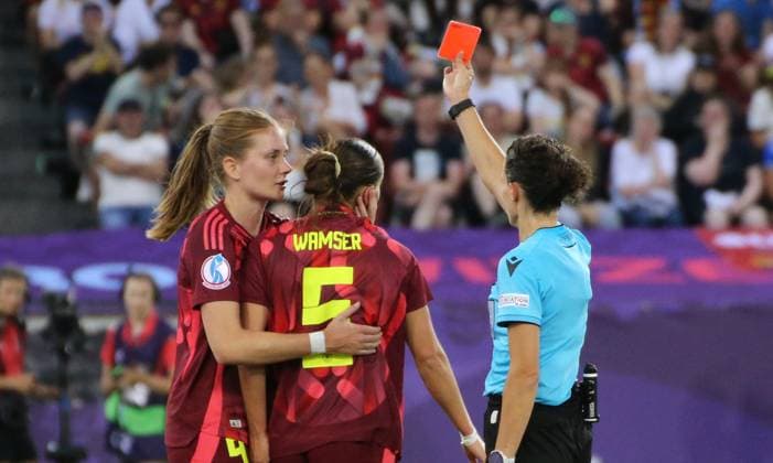 12 07 2025, xgrfx, Football Womens Euro 2025, Sweden Germany v l Red Card, Carlotta Wamser German Womens National Team DFL DFB REGULATIONS PROHIBIT ANY USE OF PHOTOGRAPHS as IMAGE SEQUENCES and or QUASI VIDEO Zurich