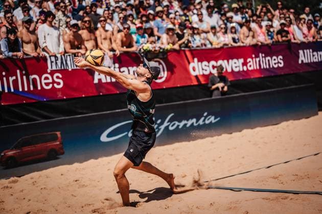 Beach volleyball men Allianz German Beach Tour 2025 Tourstop Munich 12 07 2025 Paul Henning plays the ball Munich Central University Sports Munich Bavaria Germany