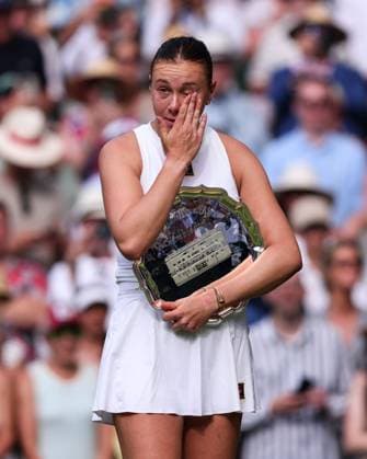 Finalist Amanda Anisimova during the award ceremony, Presentation Tennis Wimbledon 2025 Grand Slam ITF ATP WTA AELTC London Great Britain 12 July 2025 Copyright: xJuergenxHasenkopfx